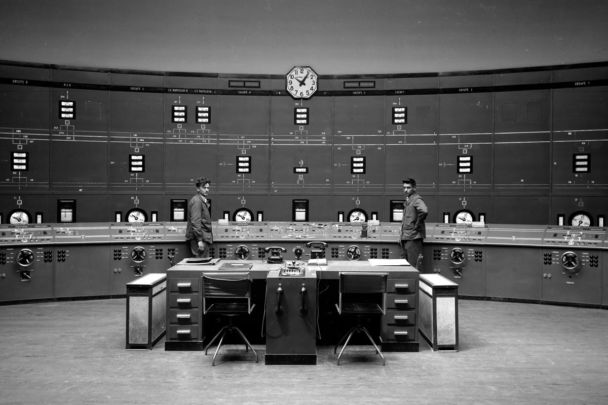 Salle de commande de l´usine hydroélectrique de Kembs, 1933